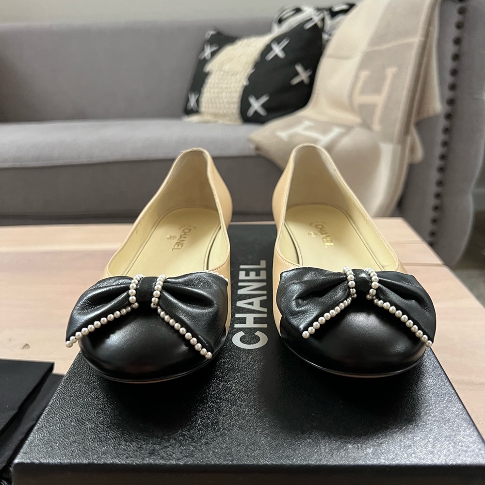 Chanel Beige Flats CC Black Leather Pearl Bow Ballerina Flat, Size 36